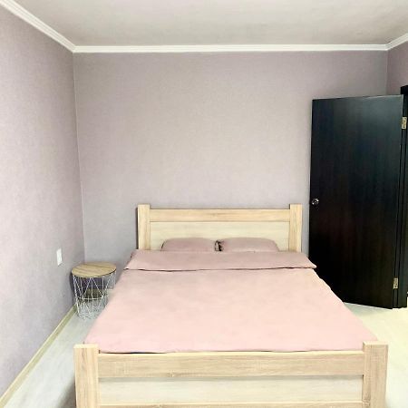 Апартаменты В Центре По Проспекту Победы Парковка Рядом TTchernihiv Extérieur photo